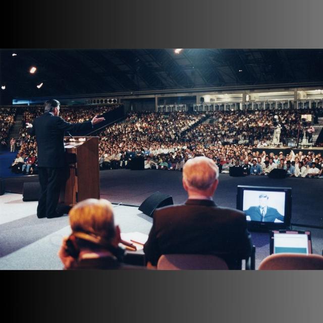 Franklin Graham preaching on the evangelist’s heart of compassion at Amsterdam 2000. 